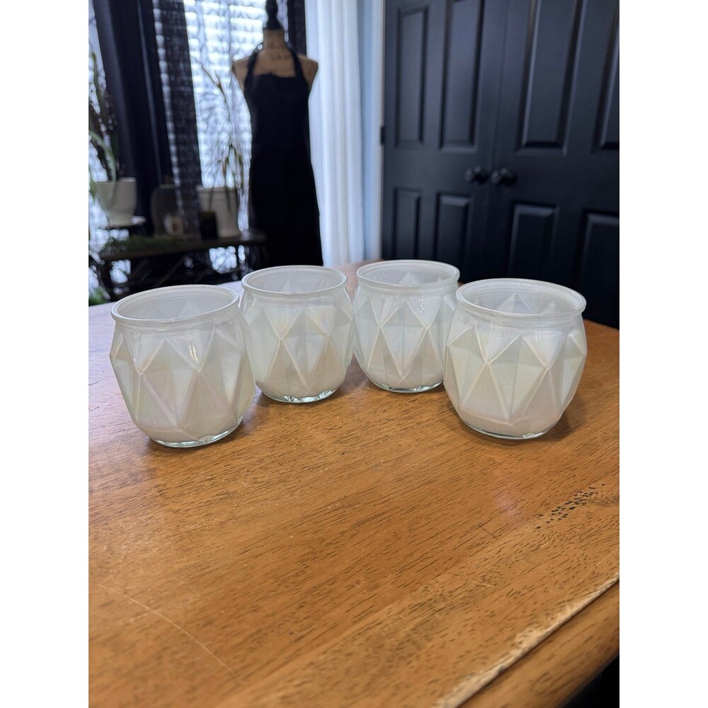 4 Geometric white iridescent candleholders